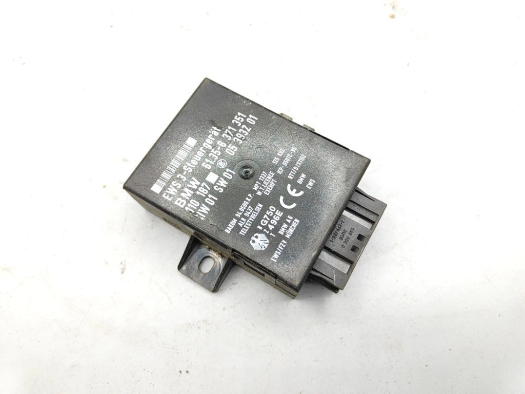 BMW 520i E39 1999 Immobilizer control unit module 8371351 