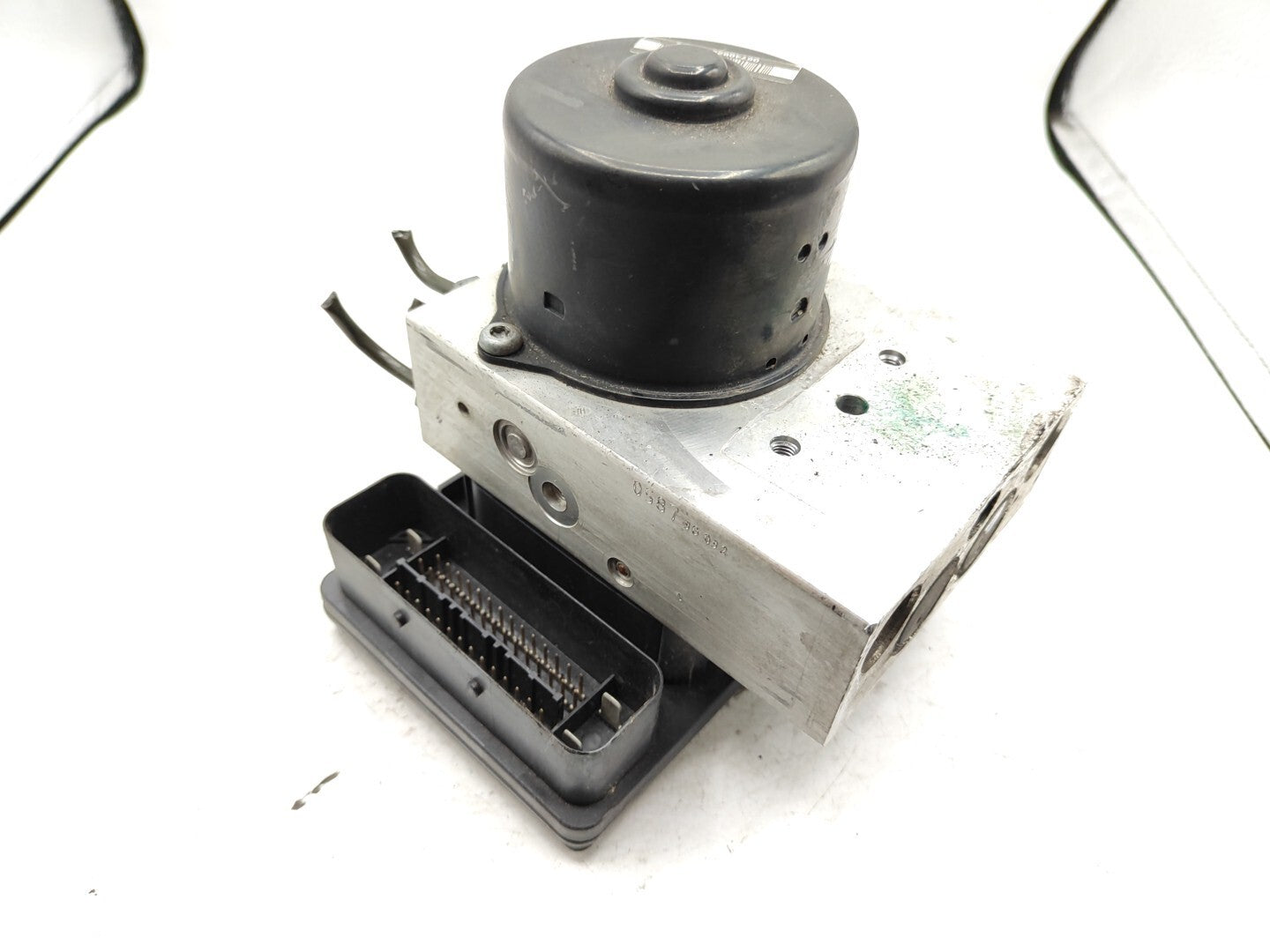 Mercedes Benz C Class W203 2005 ABS Brake Pump Module A2095452532