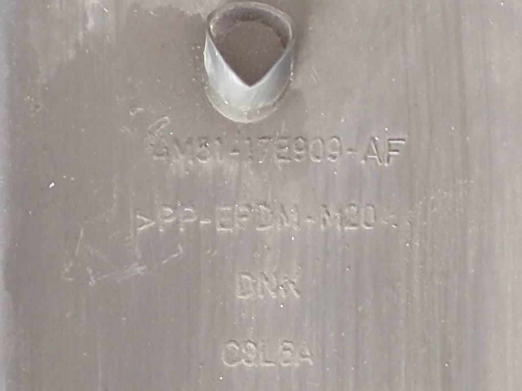 Ford Focus 2005 Front left bumper molding 4M5117E909AF 