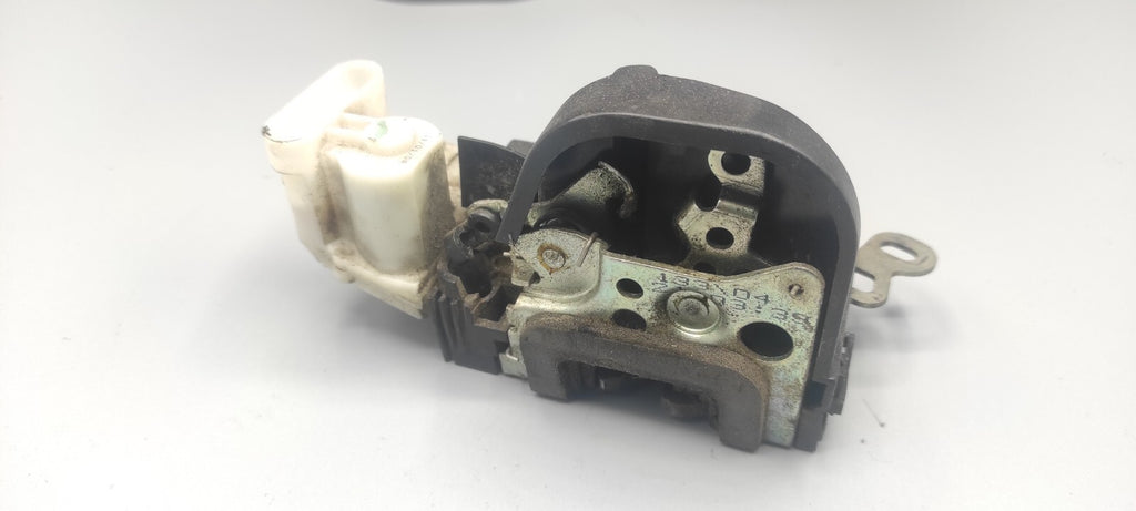 Alfa Romeo GT 1.9JTD 110kW Diesel 2005 LHD Front Right Door Lock B792