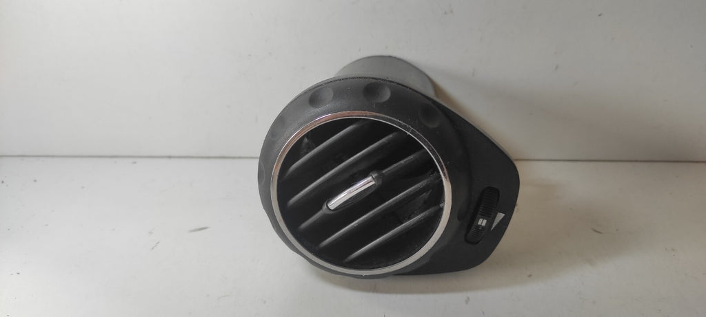 Alfa Romeo 147 1.9JTDm 85kW Diesel 2004 Front Dash Panel Air Vent Grill