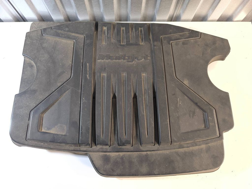 Fiat Croma 2.4JTDM 147kW 2007 Diesel Top engine cover trim 