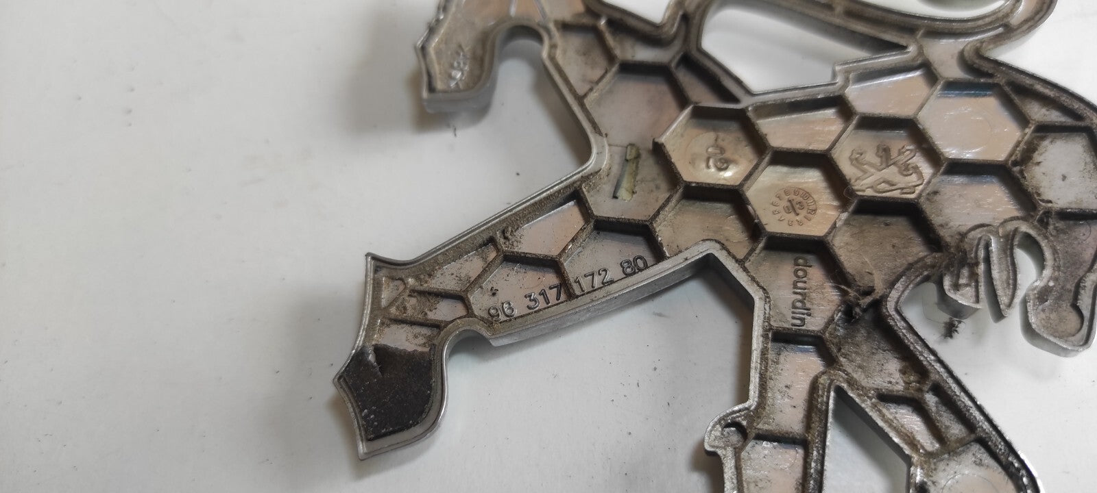 Peugeot 607 3.0i V6 Petrol 2001 Logo / Emblem / Sticker 9631717280