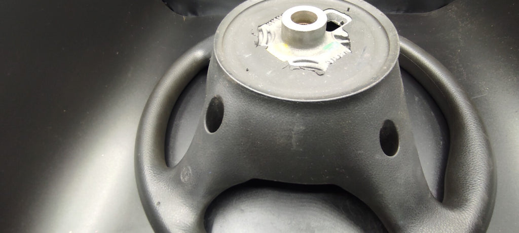 Alfa Romeo 147 1.6 TS 88kW Petrol 2006 Steering wheel