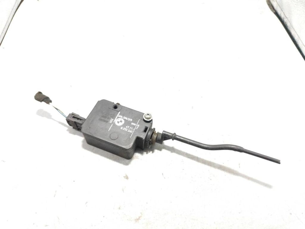 BMW 3 E46 2000 Diesel Fuel tank cap lock motor 8372240 