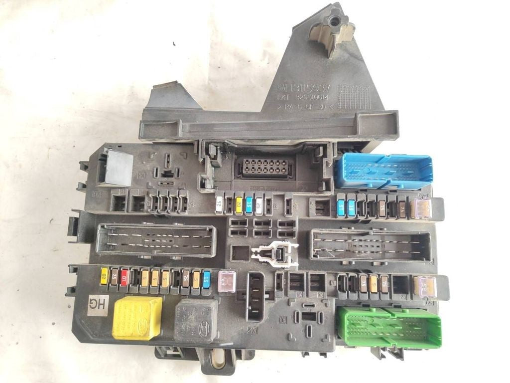 Opel Astra H 2005 Fuse module 13115937 