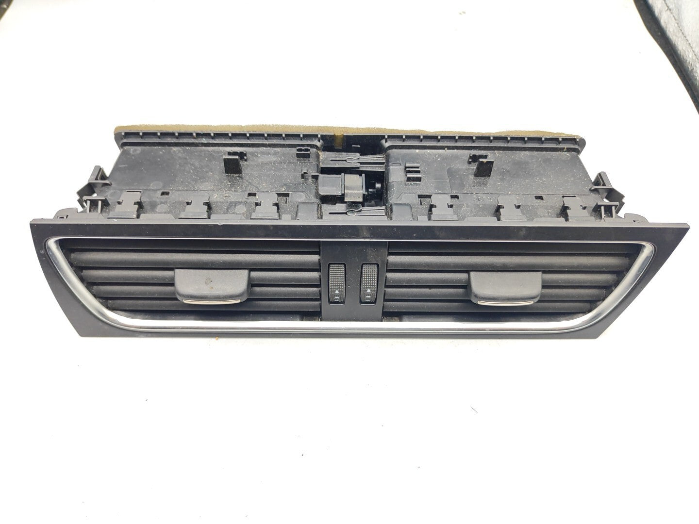 Audi A5 8T 3.0TDI 2008 Front Panel Dash Center Air Vent 8T2820951B