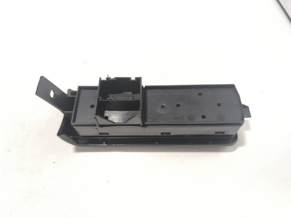 Fiat Croma 2.4JTD 147kW 2007 Diesel  Fog light switch 735398212 