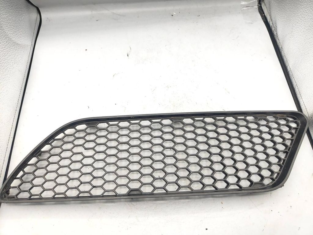 Alfa Romeo 147 1.9JTD 88kW 8V FL 2007 Front left bumper lower grill 