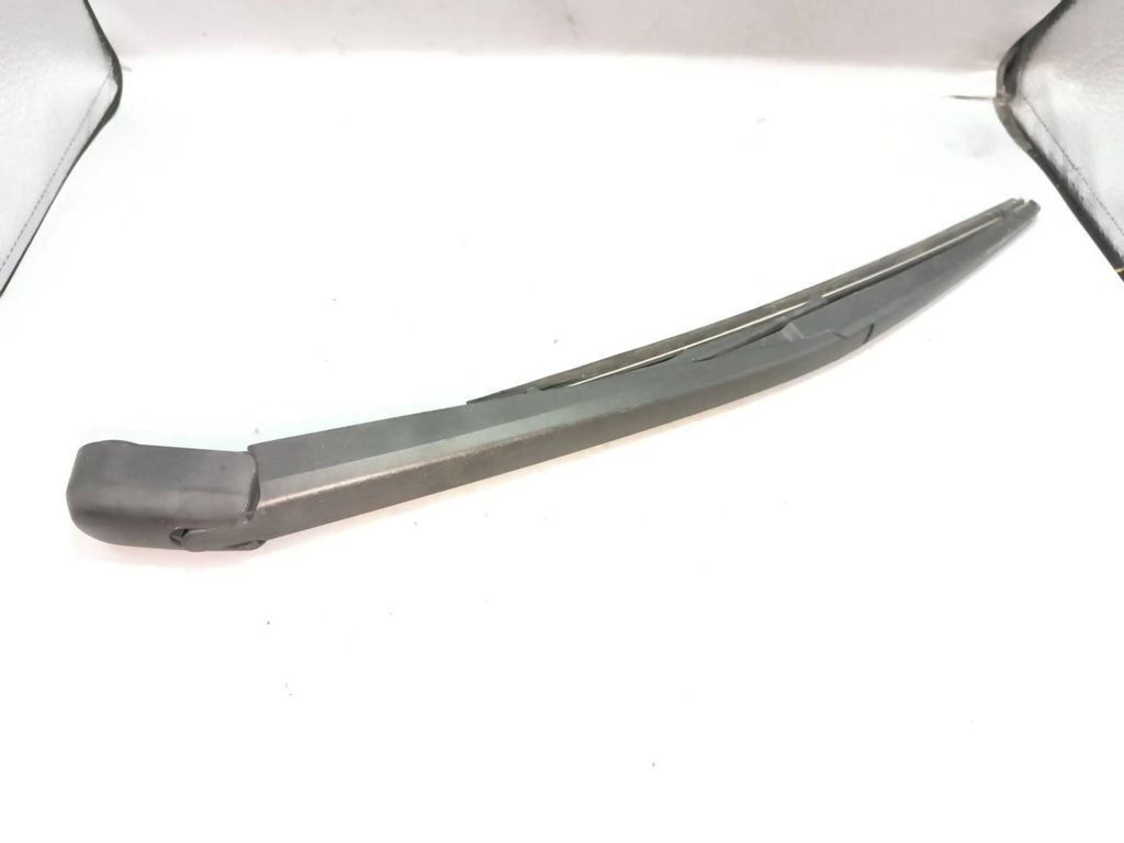 Mazda 3 BM III Hatchback 2014 Rear Windshield Rear wiper blade arm 