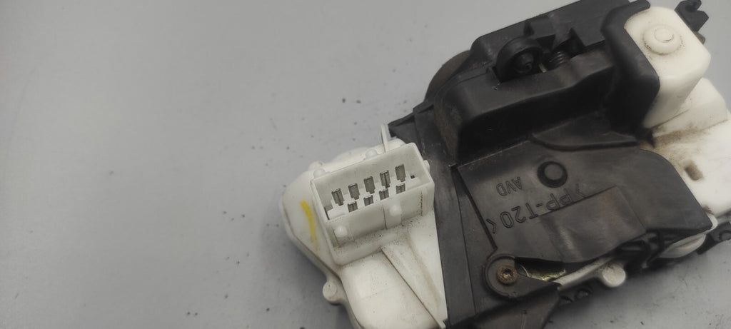 Peugeot 607 3.0i V6 Petrol 2002 LHD Front Right Door Lock