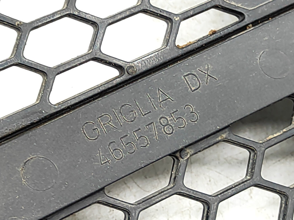 Alfa Romeo 147 1.9JTD 2001 Front Right Bumper Grill 46557853