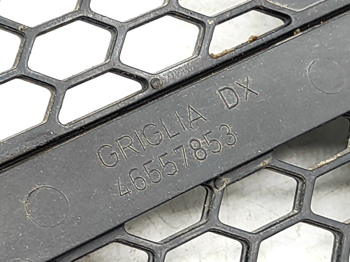 Alfa Romeo 147 1.9JTD 2001 Front Right Bumper Grill 46557853