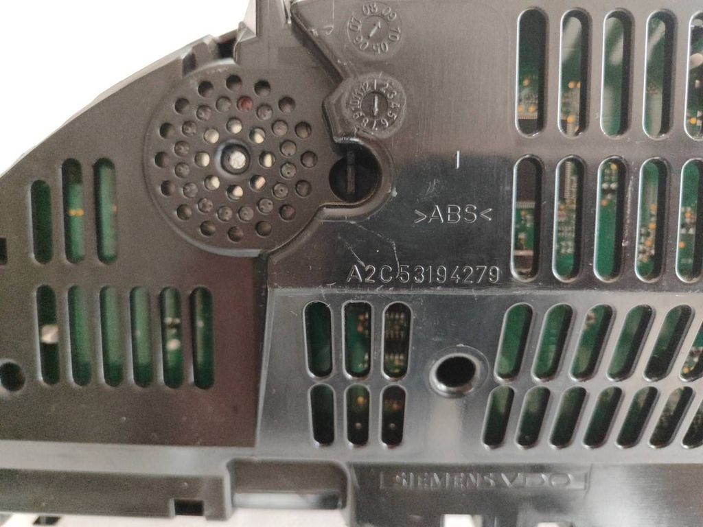 A2049004402 Mercedes-Benz C W204 2008 RHD speedometer instrument cluster 