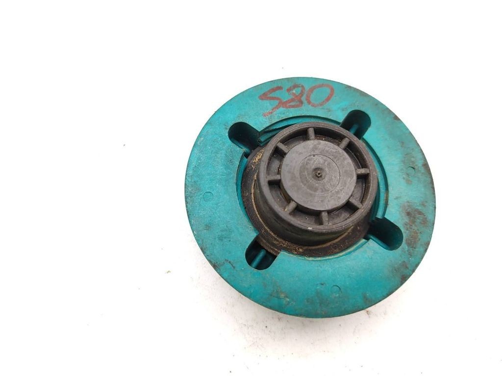 Volvo S70  V70  V70 XC 1999 Water coolant tank reservoir cap 9445462 
