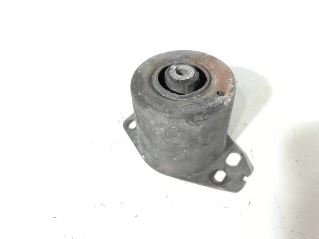 Alfa Romeo 155 1.8TS 103kW Petrol 1994 Engine mount bracket 