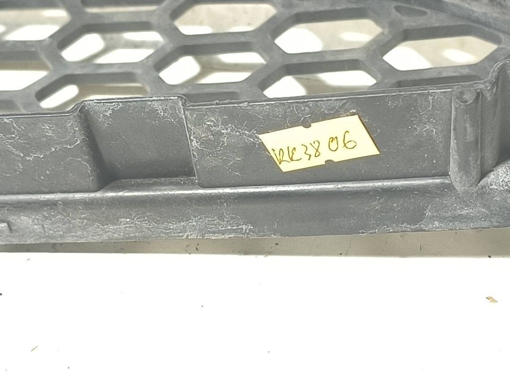 Volvo S60 2012 Front bumper lower grill 30795021 