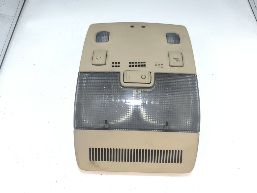Audi A4 S4 B6 8E 8H 2002 front seat dome reading light 8E0947565 
