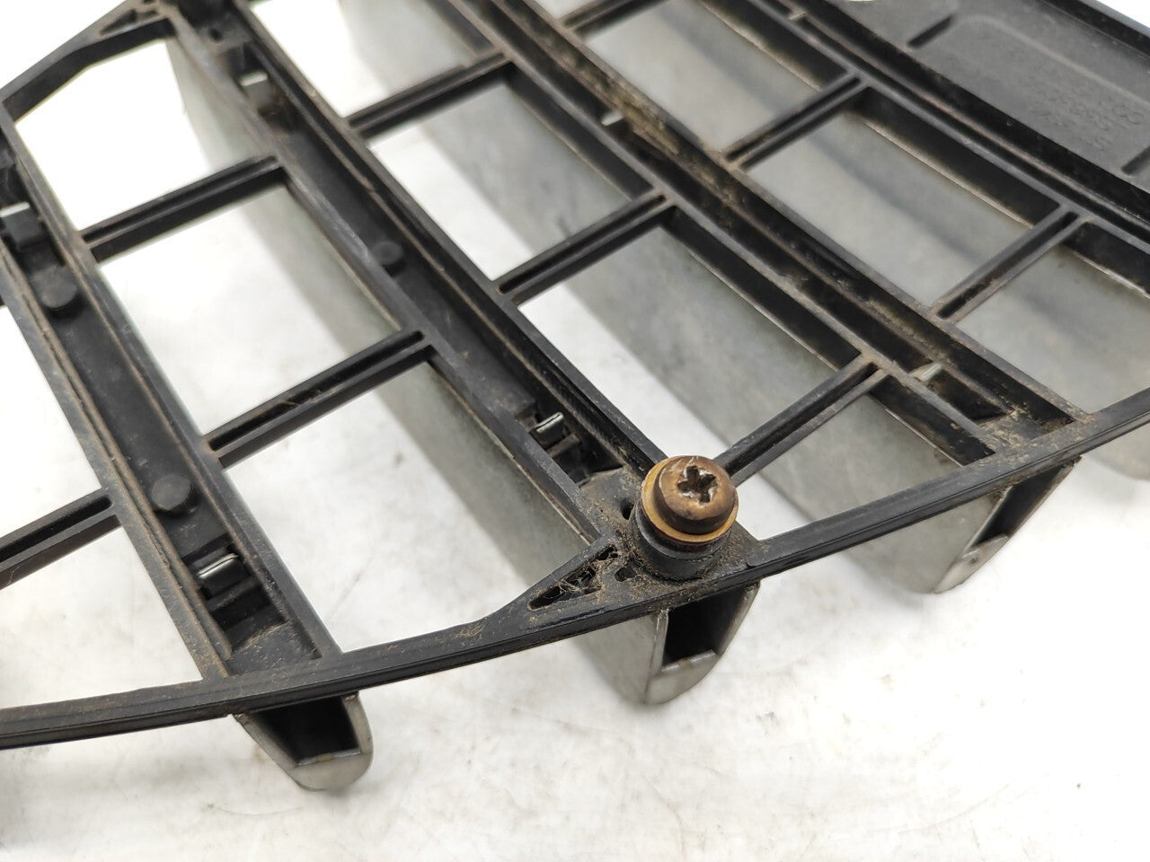 Alfa Romeo 147 Facelift 2007 Front Bumper Center Grill LS383060