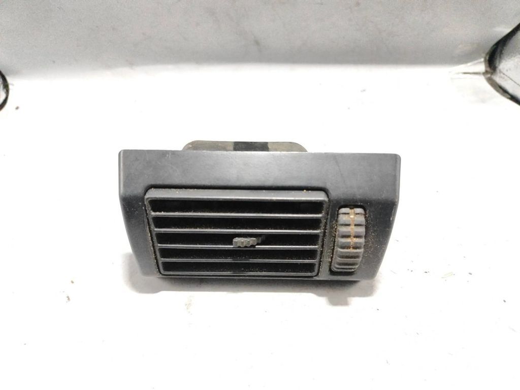 Alfa Romeo 155 1.8TS 103kW 1994 dashboard side air vent grill trim 222292 