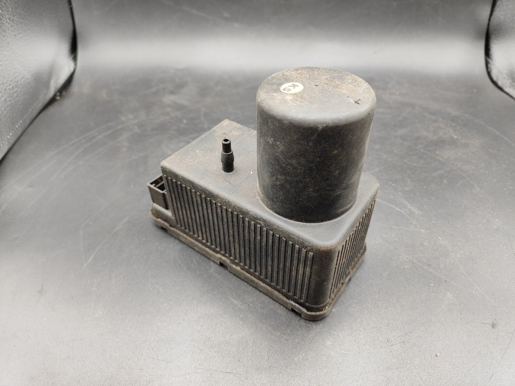 Mercedes Benz W202 1994 Central Lock Vacuum Pump 2028001648 0132006349