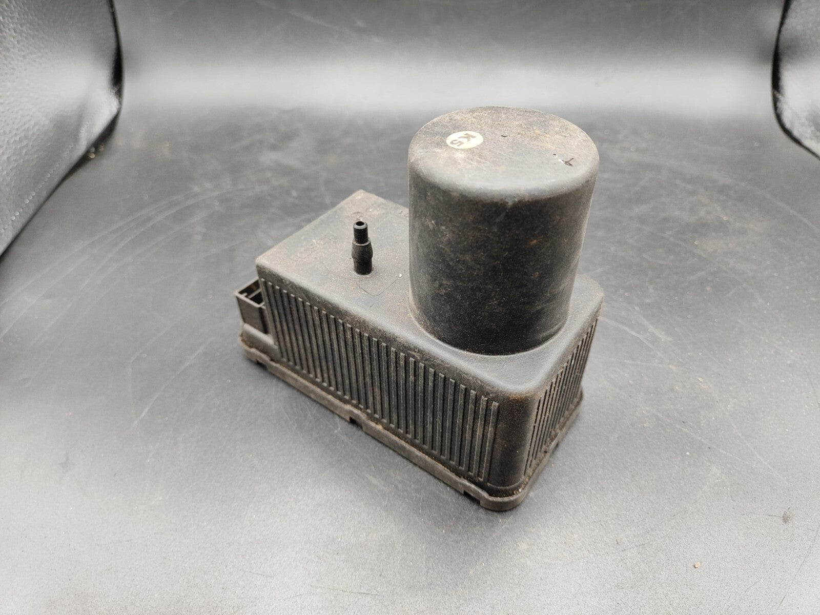 Mercedes Benz W202 1994 Central Lock Vacuum Pump 2028001648 0132006349