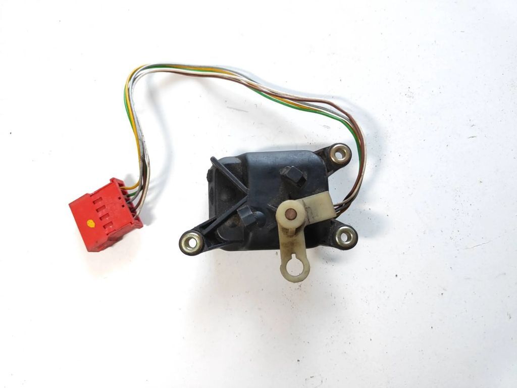 Audi A6 S6 C4 4A Petrol 1995 Air heater flap actuator motor 4A0820511B 