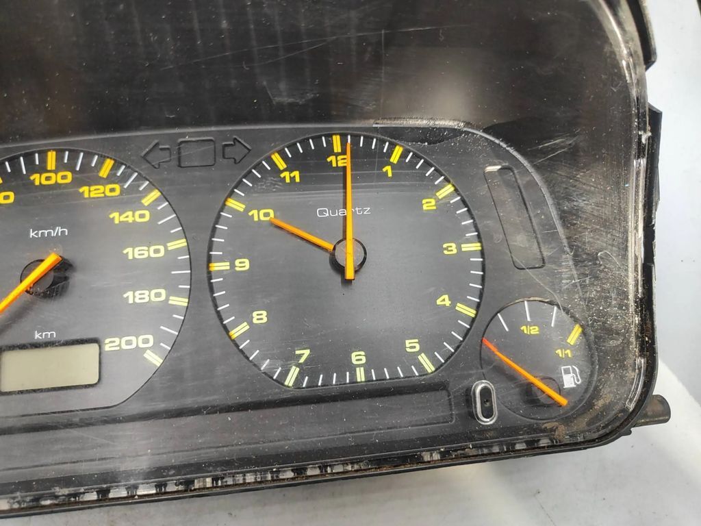 Seat Ibiza 6K1 LHD speedometer instrument cluster 87001323 