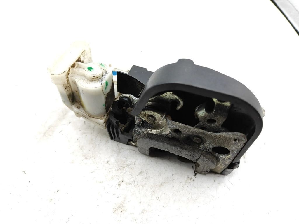 Alfa Romeo GT 3.2 Busso 2004 LHD front right side door lock 