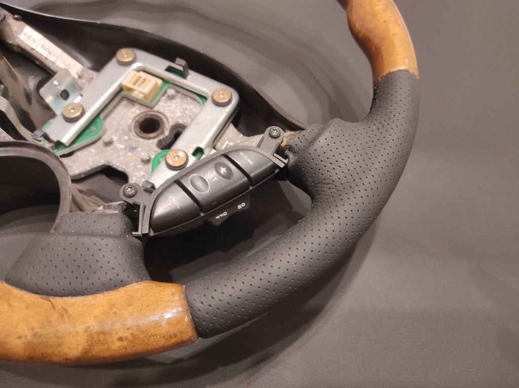 Jaguar S-Type 1999 Steering wheel XR8314K147BAW 