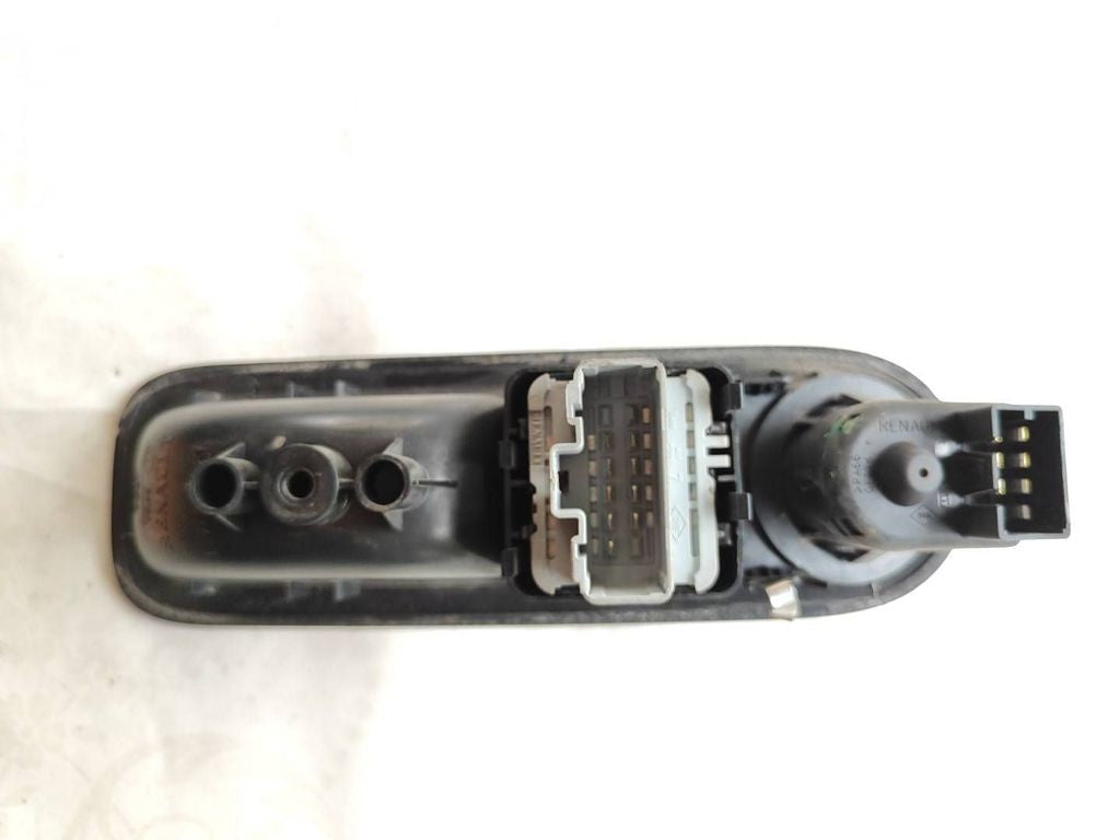 Renault Twingo II 2007 Electric window control switch 8200356515B 