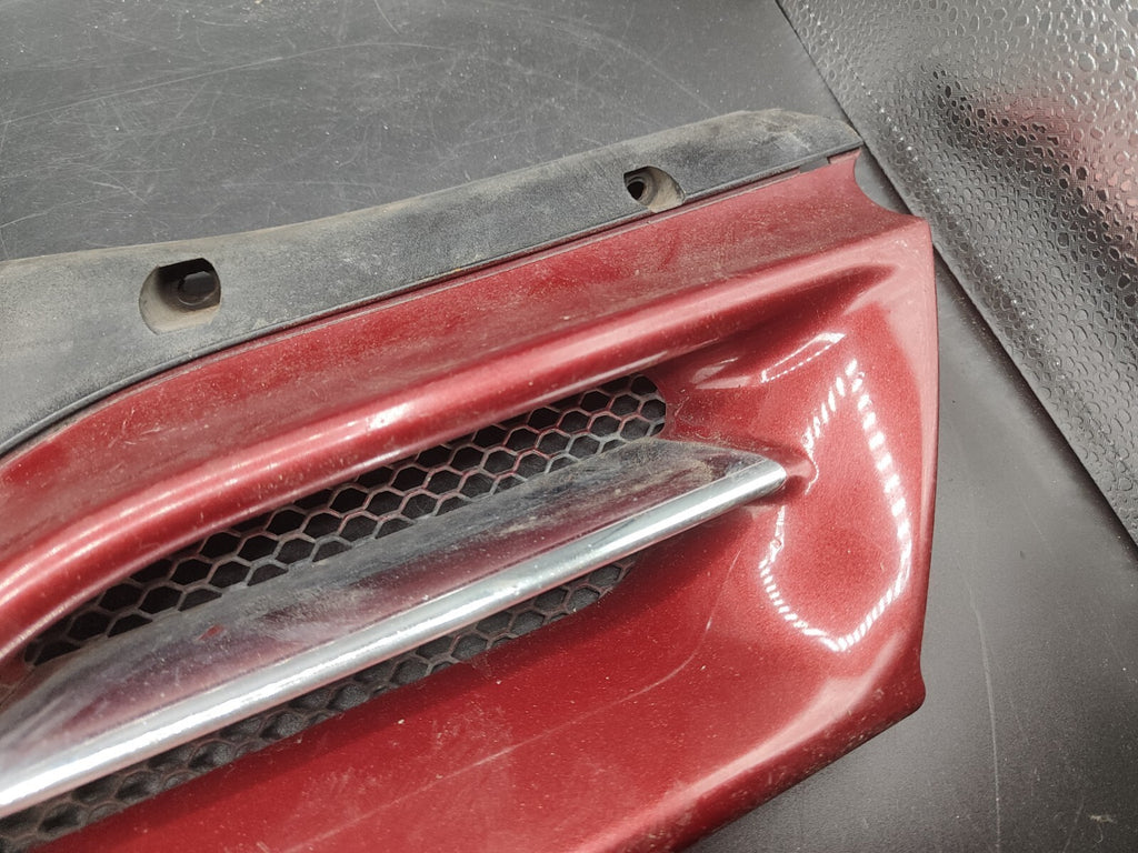 Alfa Romeo 166 2.4JTD 110kW 2003 Front Left Bumper Upper Grill 156016558 RED