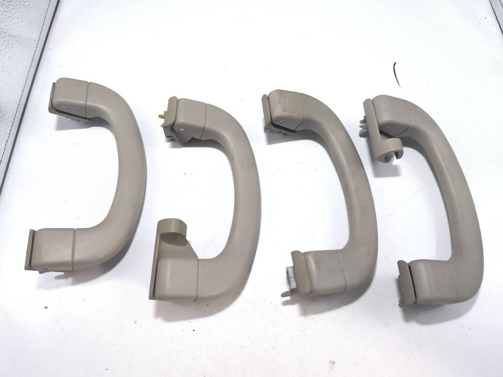 Alfa Romeo 159 2.4JTDm 2007 A set of roof handles 