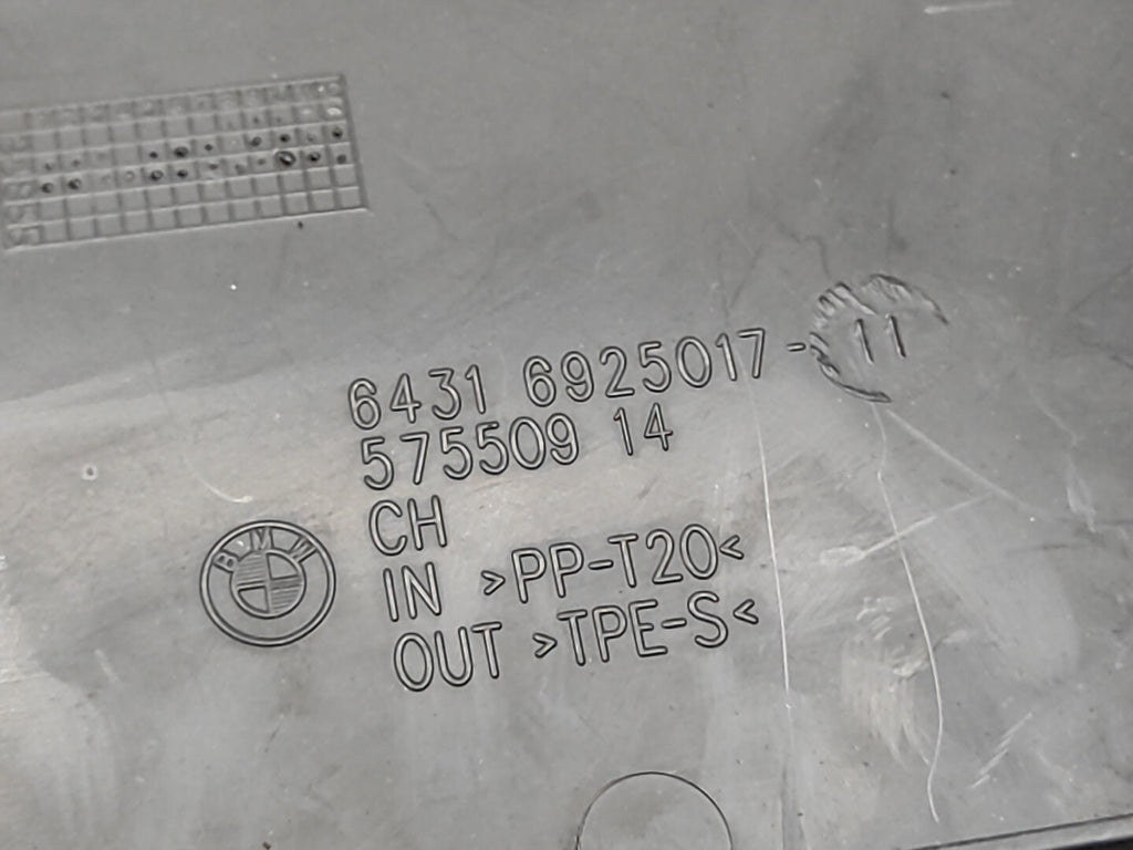 BMW E90 E91 330D 170kW 2006 Diesel Right Side Cabin Filter Cover 6925017