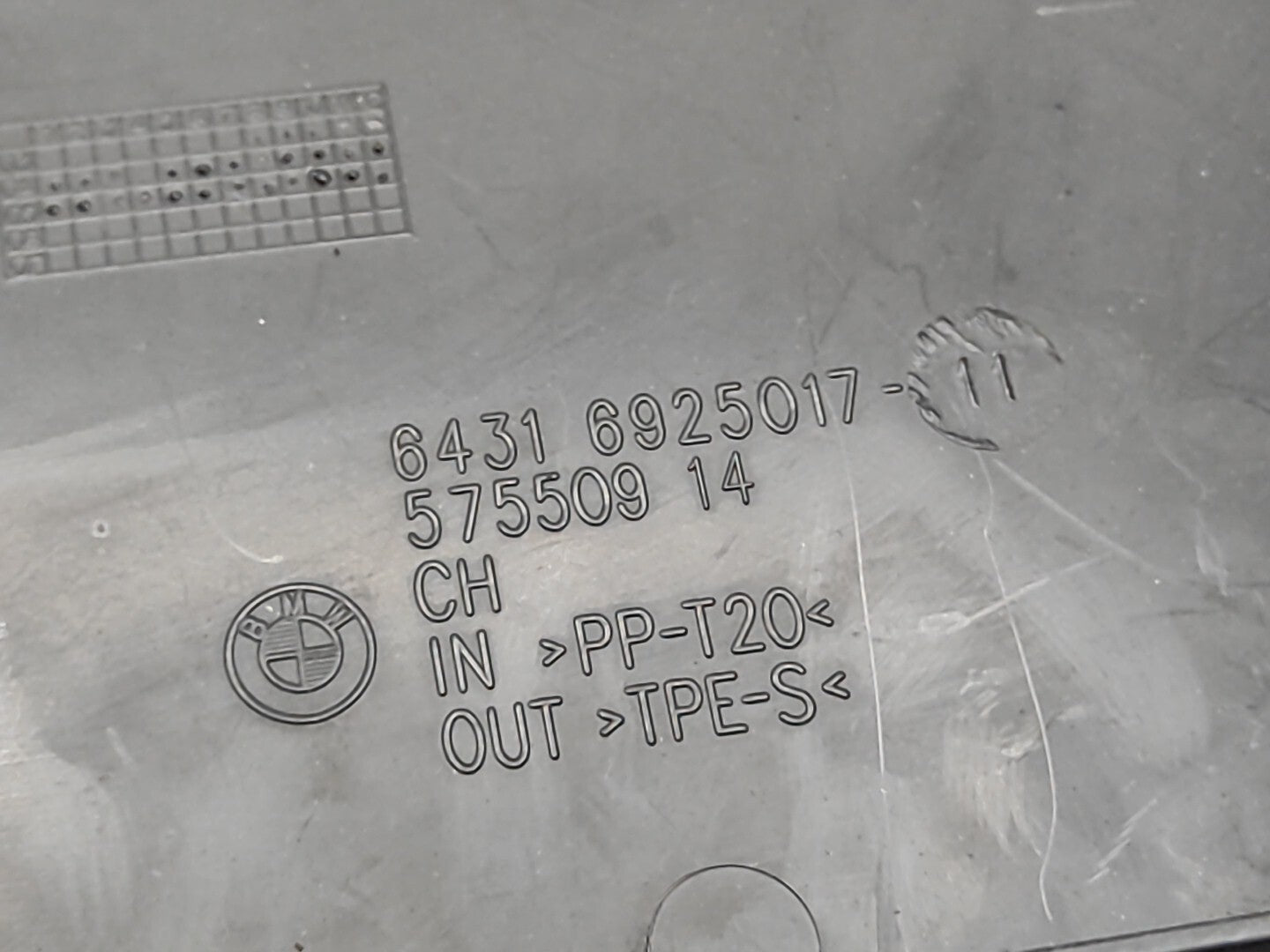 BMW E90 E91 330D 170kW 2006 Diesel Right Side Cabin Filter Cover 6925017