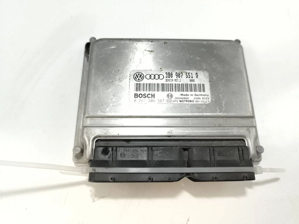 Volkswagen PASSAT B5.5 2.8i 2002 Engine control unit module ECU 3B0907551Q 