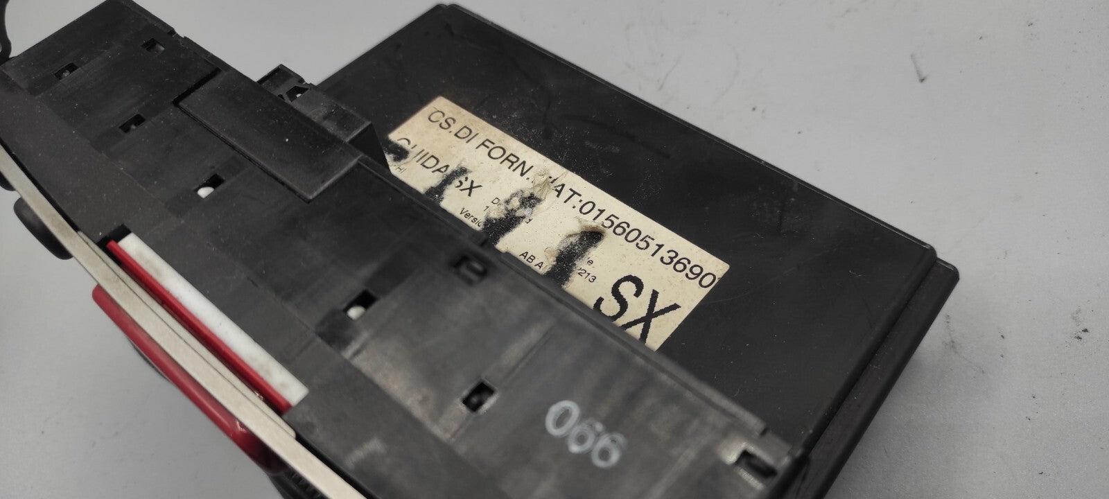 Alfa Romeo GT 1.9JTD 110kW Diesel 2006 LHD Dash Climate Control 01560513690