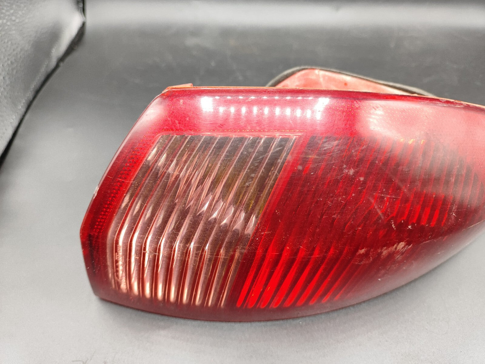 Alfa Romeo 147 1.9JTD 140HP 16V 2002 LHD Rear Right Taillight Lamp 46556347