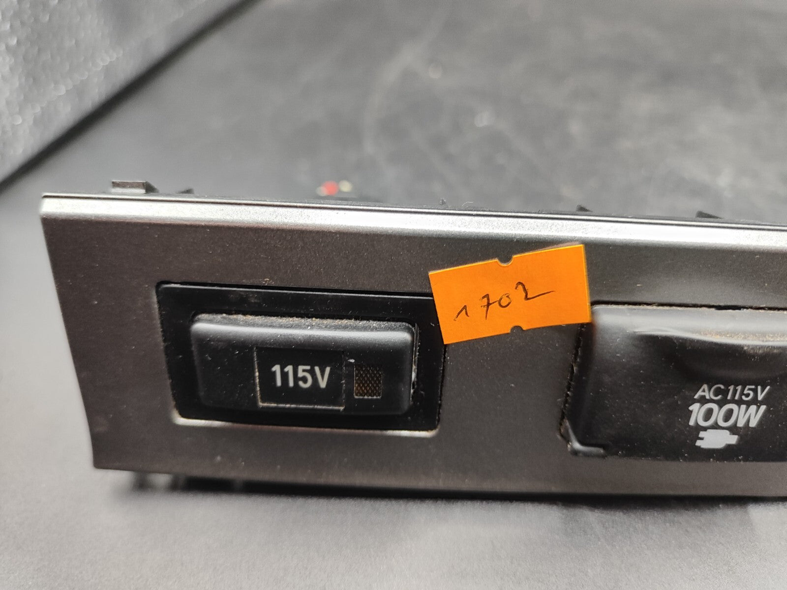 Pontiac Vibe 2004 LHD Power Inverter Switch Button Socket 157998