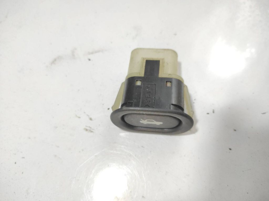 Saab 9-5 2.0T 110kW Petrol 2000 Tailgate opening switch 4733440 