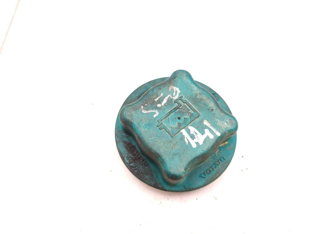 Volvo S70  V70  V70 XC 1999 Water coolant tank reservoir cap 9445462 