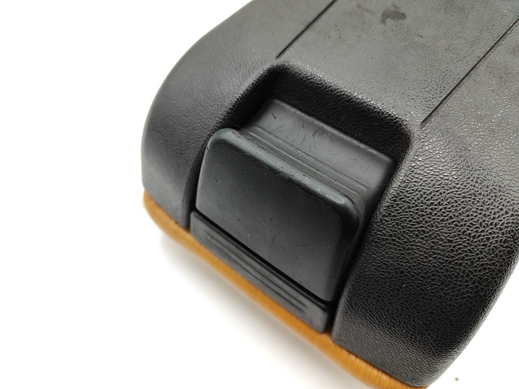 Alfa Romeo GT 1.9JTD 110kW 2006 Center Console Leather Armrest Yellow