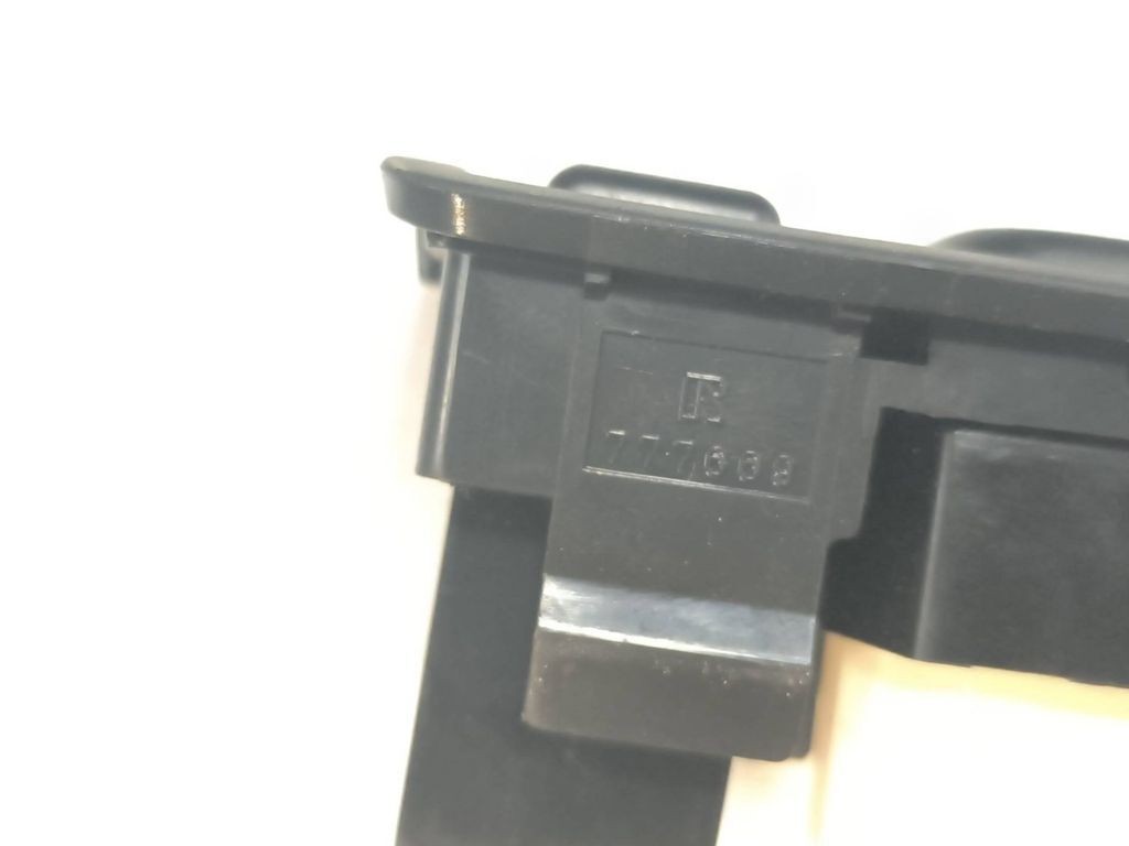 Toyota Avensis T250 2006 Wing mirror switch button 777669 