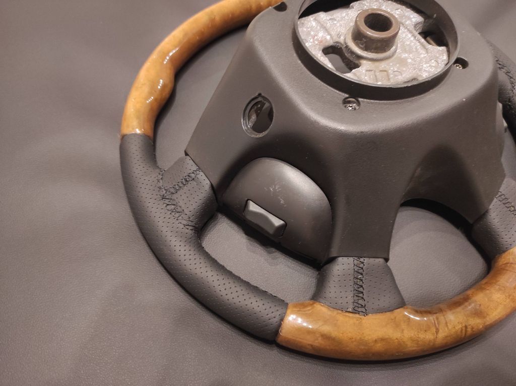 Jaguar S-Type 1999 Steering wheel XR8314K147BAW 