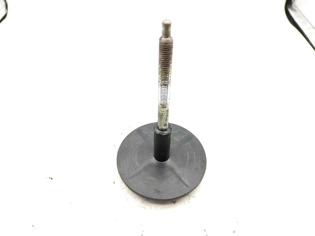 Alfa Romeo 159 1.9JTDm 110kW 2006 Rear Spare wheel bolt 