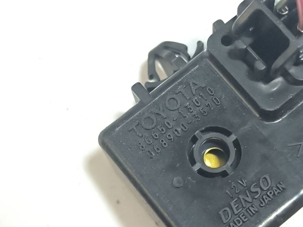 Toyota Avensis T250 2.2D-CAT 2006 relay 8665013010 