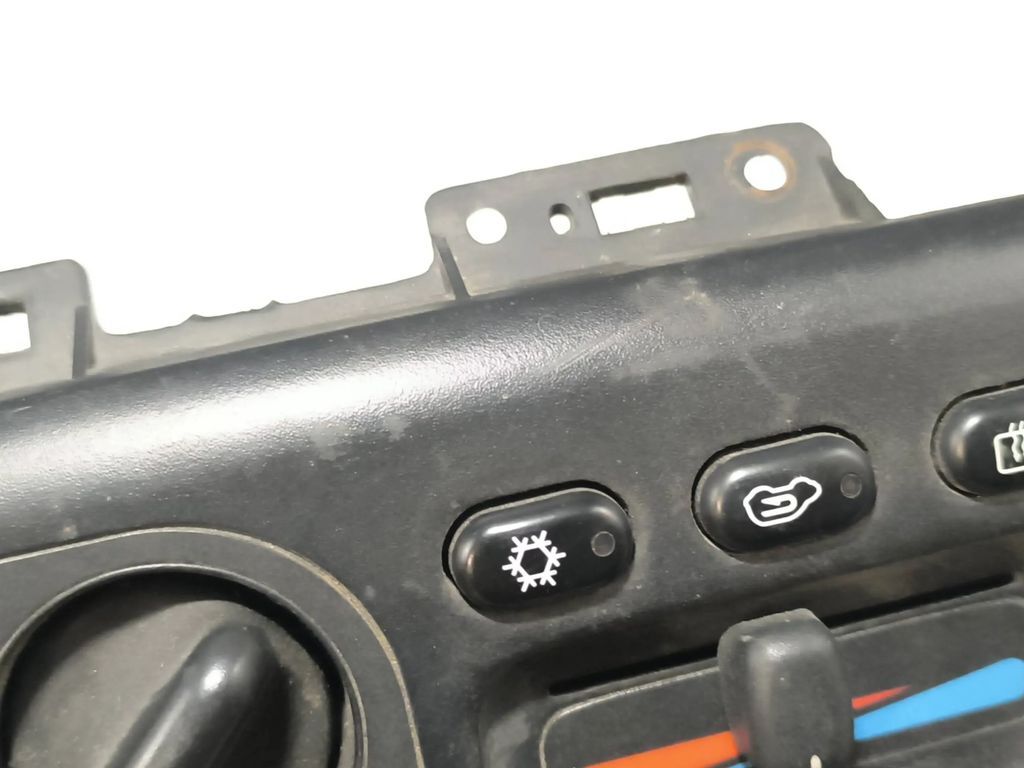 Chrysler Voyager 3.8i 1998 AC Climate control unit module P4677335K 