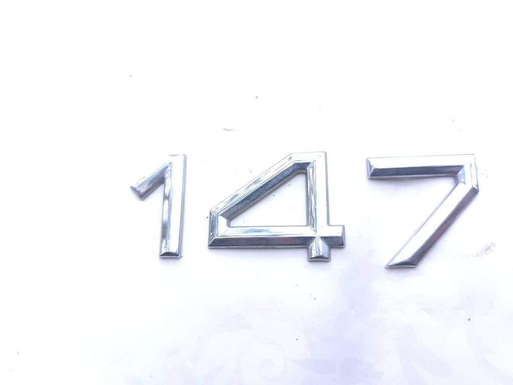 Alfa Romeo 147 2005 Rear Tailgate Manufacturers model badge 