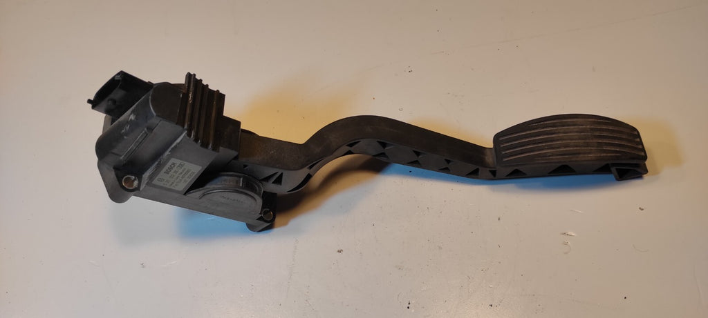 Alfa Romeo 147 1.9JTD 85kW 2002 LHD Throttle Gas Pedal 0281002380 46755863