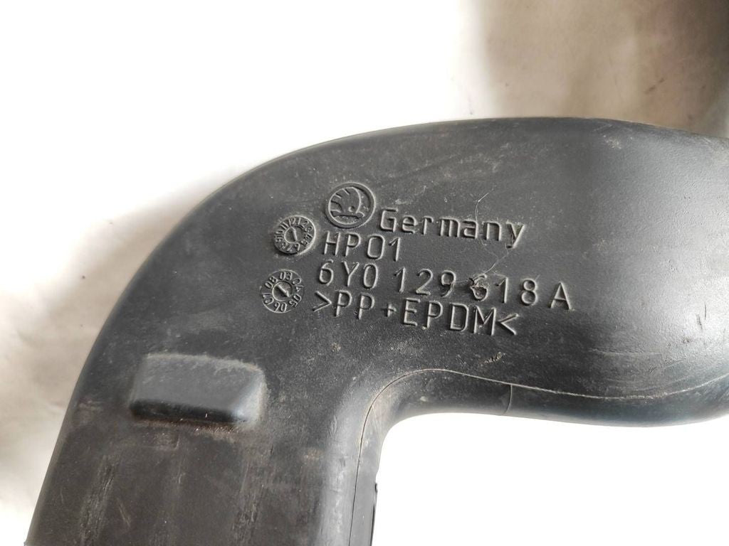 Volkswagen Fox 2008 Petrol air intake hose pipe 6Y0129618A 